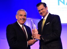 Majestic President and Chairman Edward P. Roski, Jr. (left) and NAIOP Chairman Steven D. Martin. (photo courtesy NAIOP)